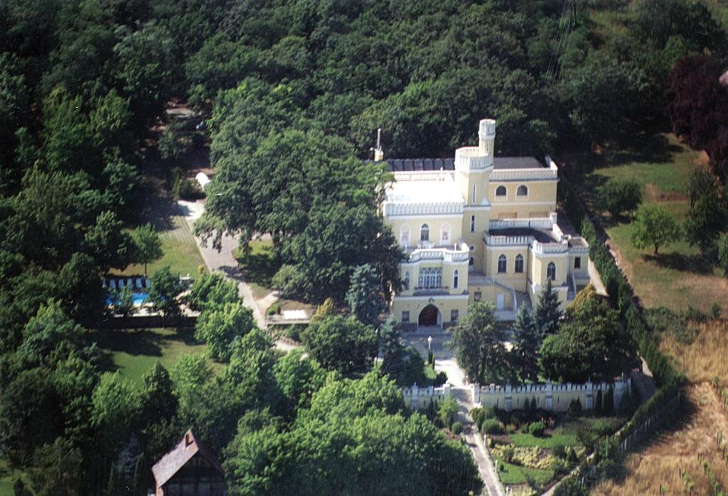 Sir David Balaton Castle Apartmanok บาลาตอนส์เซแปซด์ ภายนอก รูปภาพ