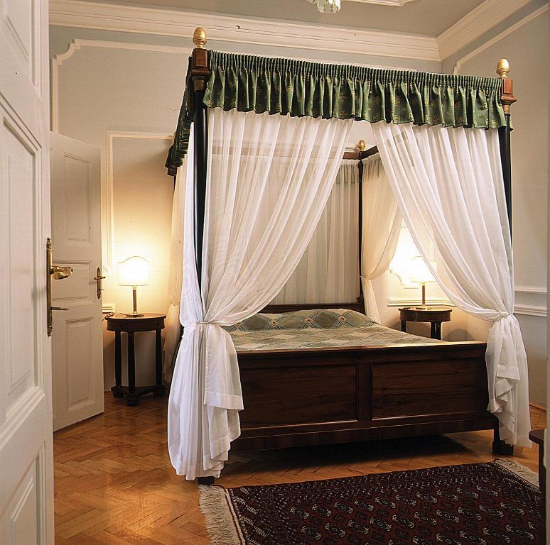 Sir David Balaton Castle Apartmanok บาลาตอนส์เซแปซด์ ภายนอก รูปภาพ
