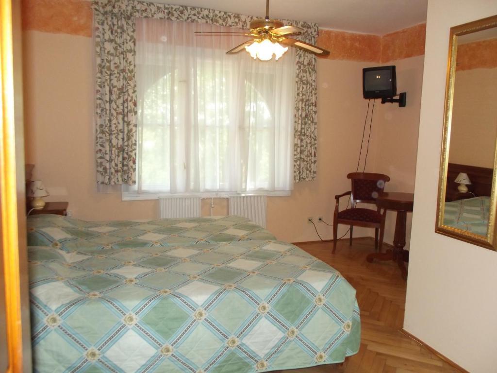 Sir David Balaton Castle Apartmanok บาลาตอนส์เซแปซด์ ห้อง รูปภาพ