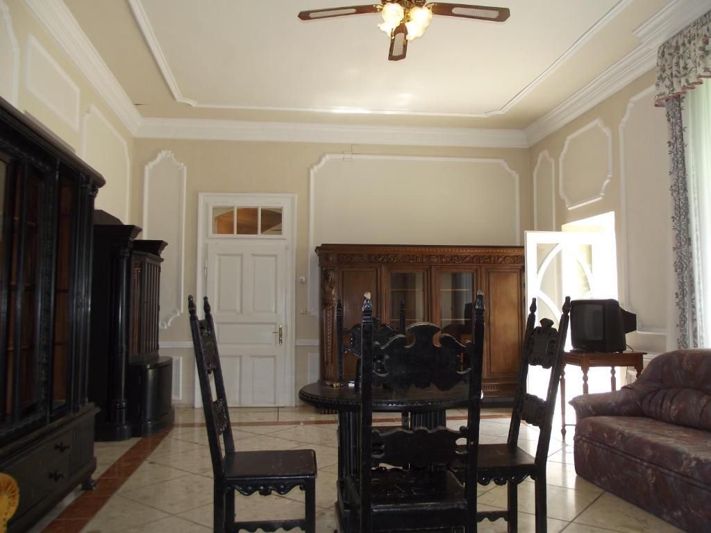Sir David Balaton Castle Apartmanok บาลาตอนส์เซแปซด์ ห้อง รูปภาพ