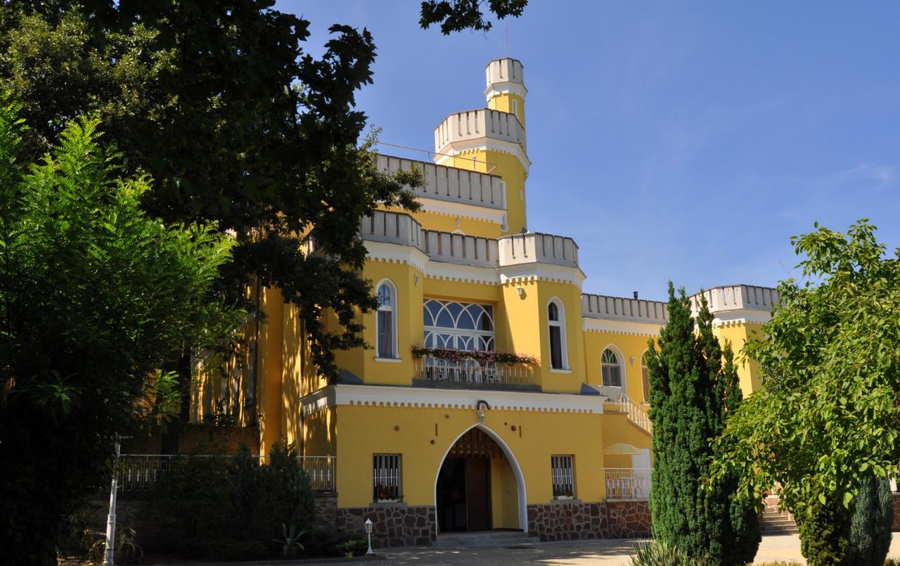Sir David Balaton Castle Apartmanok บาลาตอนส์เซแปซด์ ภายนอก รูปภาพ