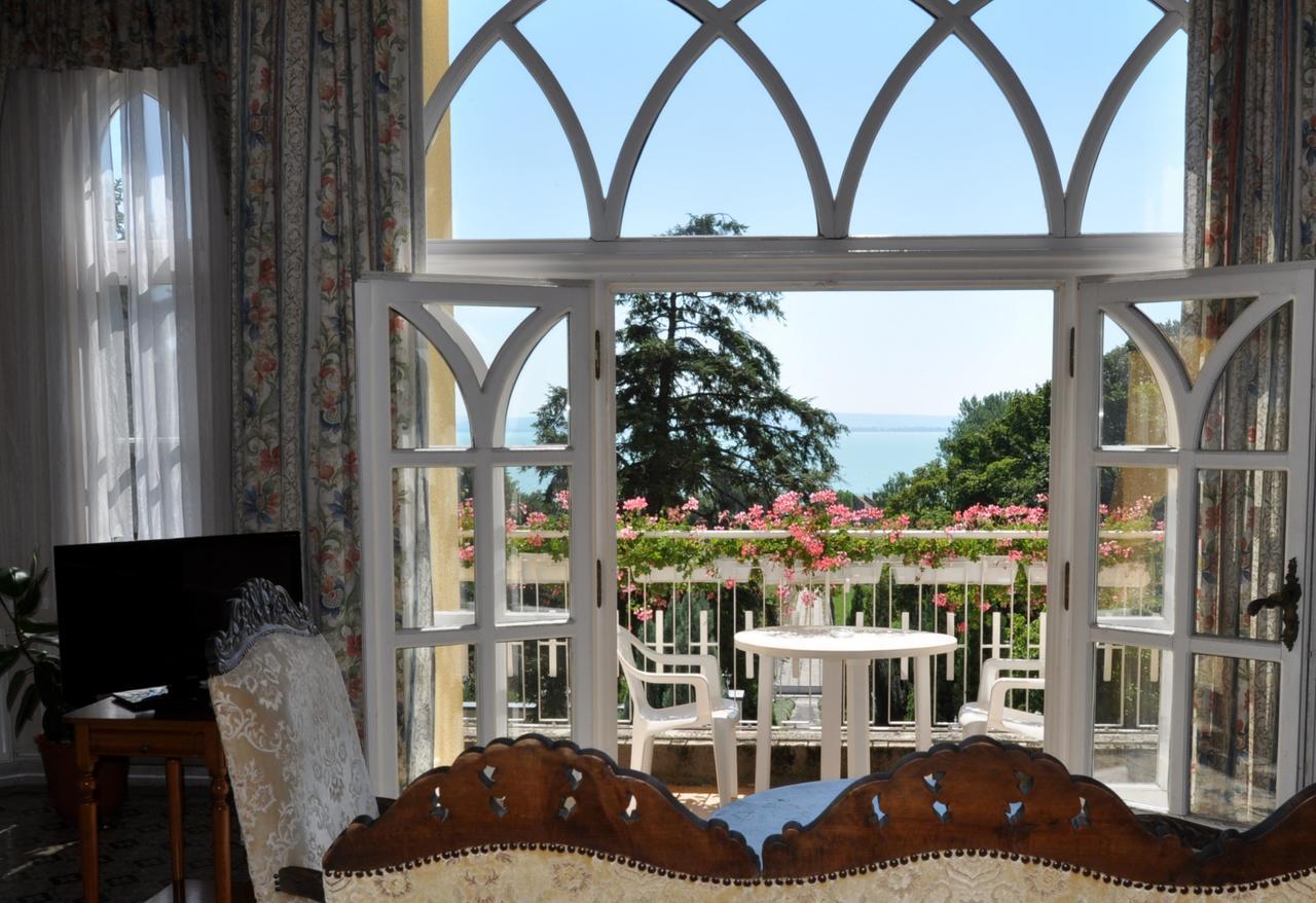 Sir David Balaton Castle Apartmanok บาลาตอนส์เซแปซด์ ภายนอก รูปภาพ