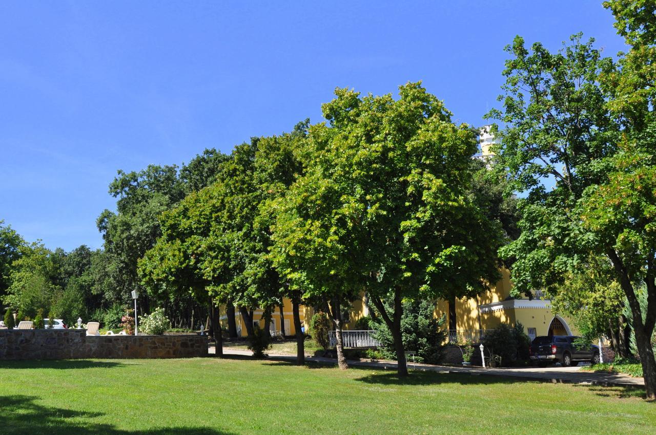 Sir David Balaton Castle Apartmanok บาลาตอนส์เซแปซด์ ภายนอก รูปภาพ
