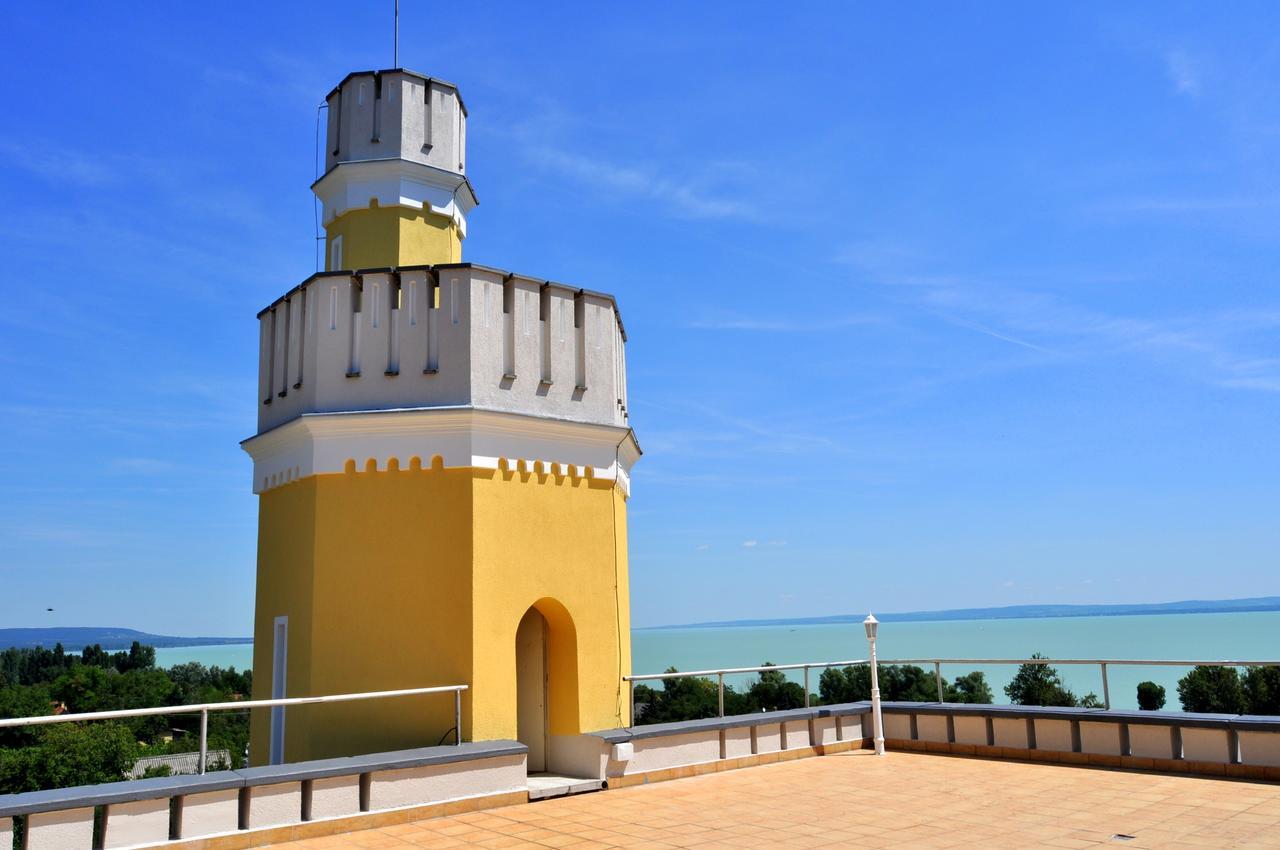 Sir David Balaton Castle Apartmanok บาลาตอนส์เซแปซด์ ภายนอก รูปภาพ