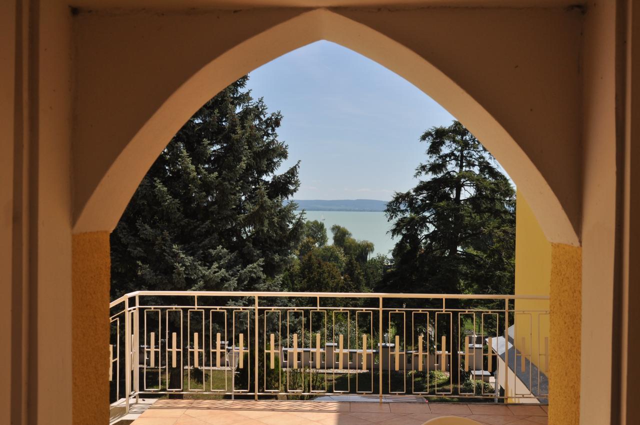 Sir David Balaton Castle Apartmanok บาลาตอนส์เซแปซด์ ภายนอก รูปภาพ