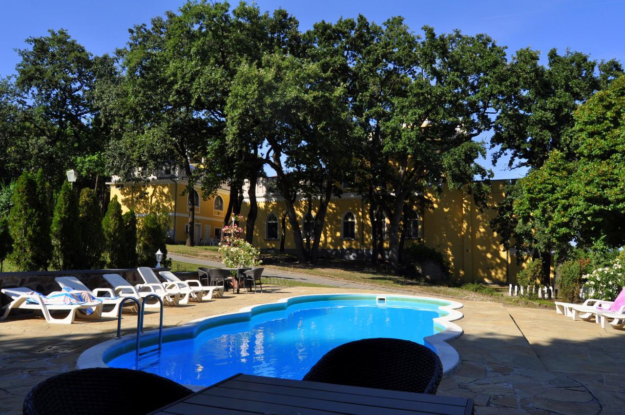 Sir David Balaton Castle Apartmanok บาลาตอนส์เซแปซด์ ภายนอก รูปภาพ